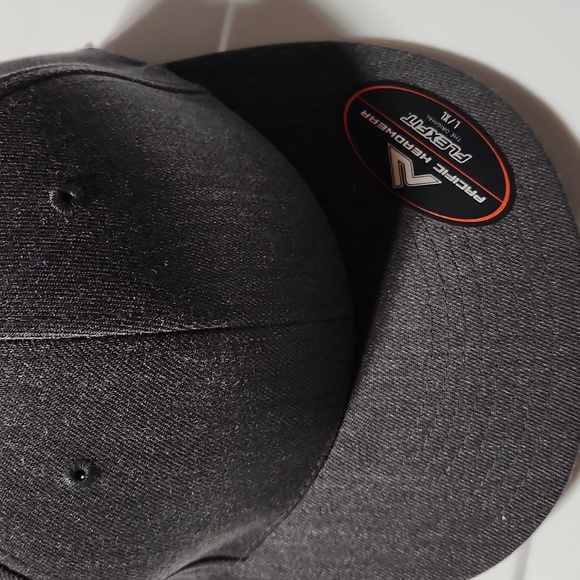 Pacific Headwear Black Flexfit Baseball Cap - Picture 2 of 4